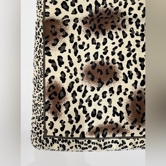 SCARF | SATIN FABRIC | Leopard Print - Picture 2 of 8